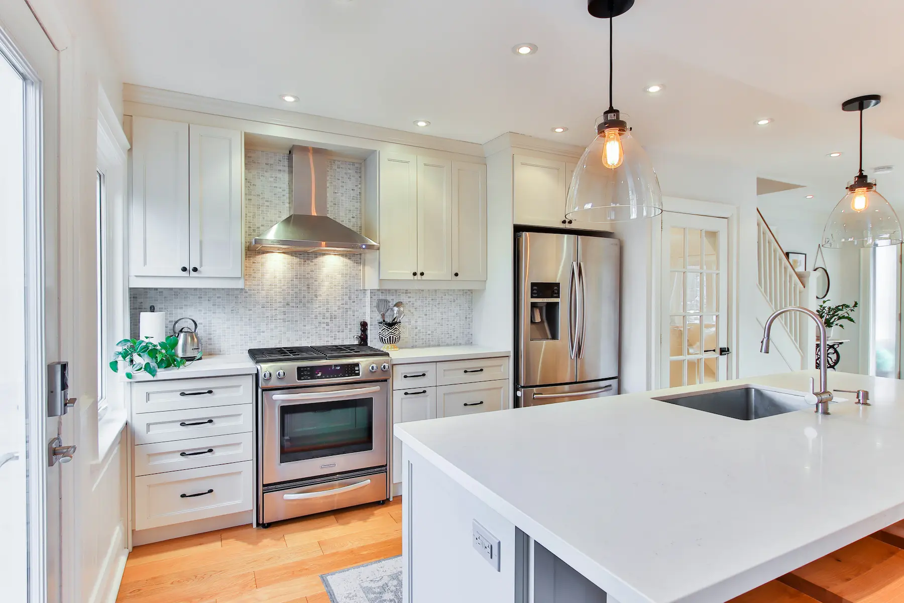 Kitchen units professionally sprayed in white by Thomas Goodchild in Birmingham